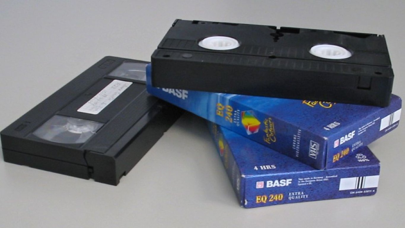 Máte ještě na půdě, či ve sklepě staré VHS kazety? Právě teď za ně jde získat přes 100 000 Kč