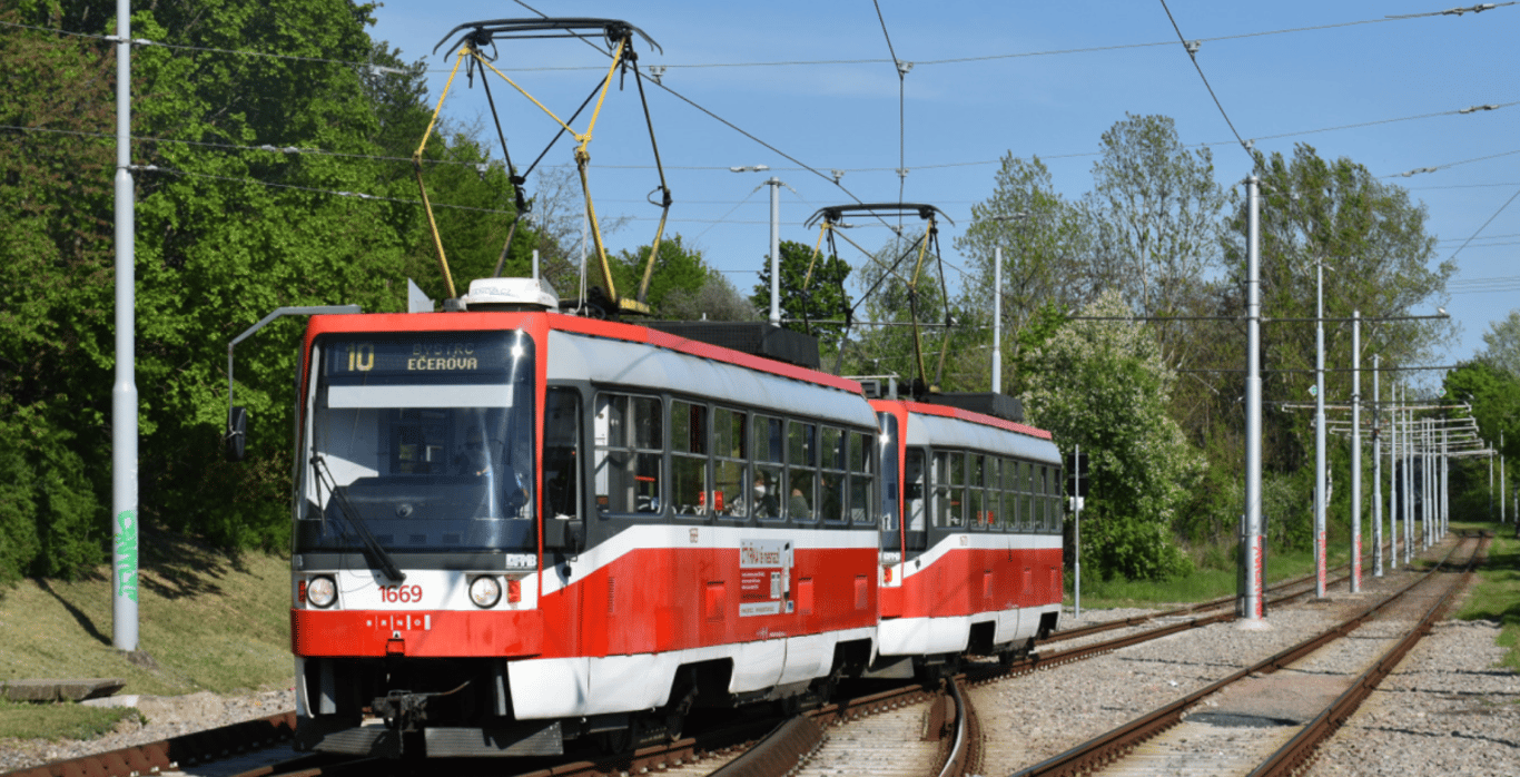Z brněnských kolejí definitivně zmizely unikátní tramvaje T3RF z devadesátek