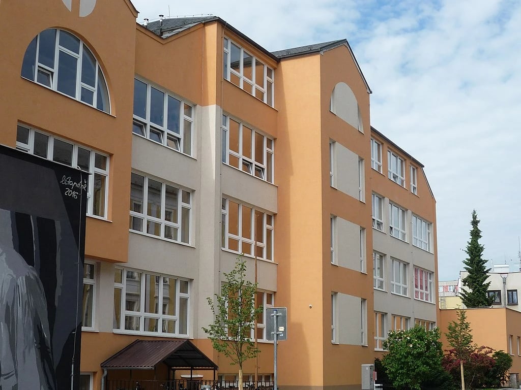 Gymnázium, které navštěvoval Josef Dobrovský nebo Karel Havlíček Borovský, slaví 290 let