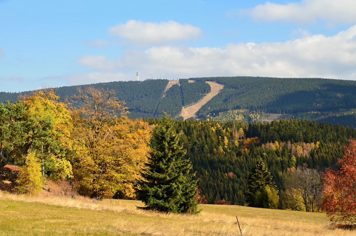 Češi ji skoro neznají, přitom je vyšší než čekáte. Tato česká hora uchvátí i zkušené cestovatele