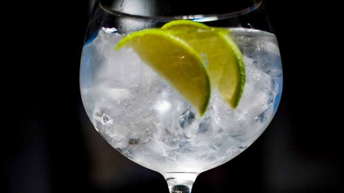 Gin s tonicem