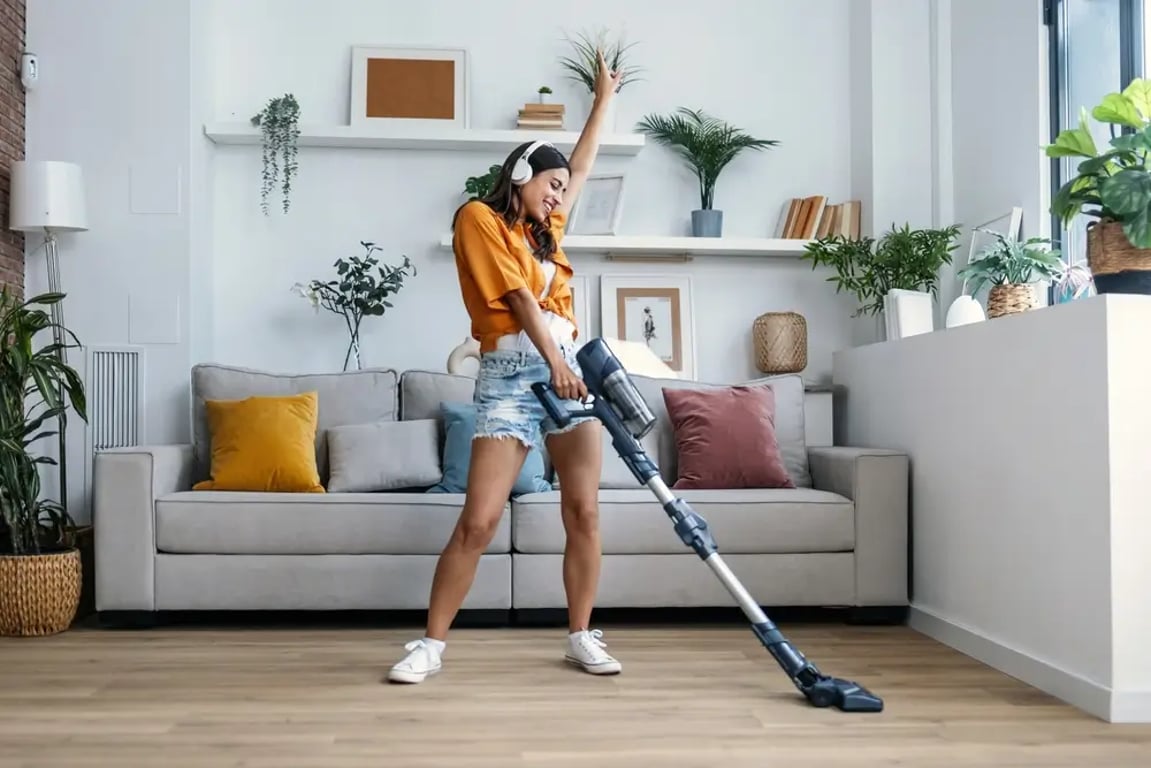 Češky nahrazují mopy a vysavače vychytávkou, která luxuje a vytírá zároveň, navíc zabere mnohem méně místa