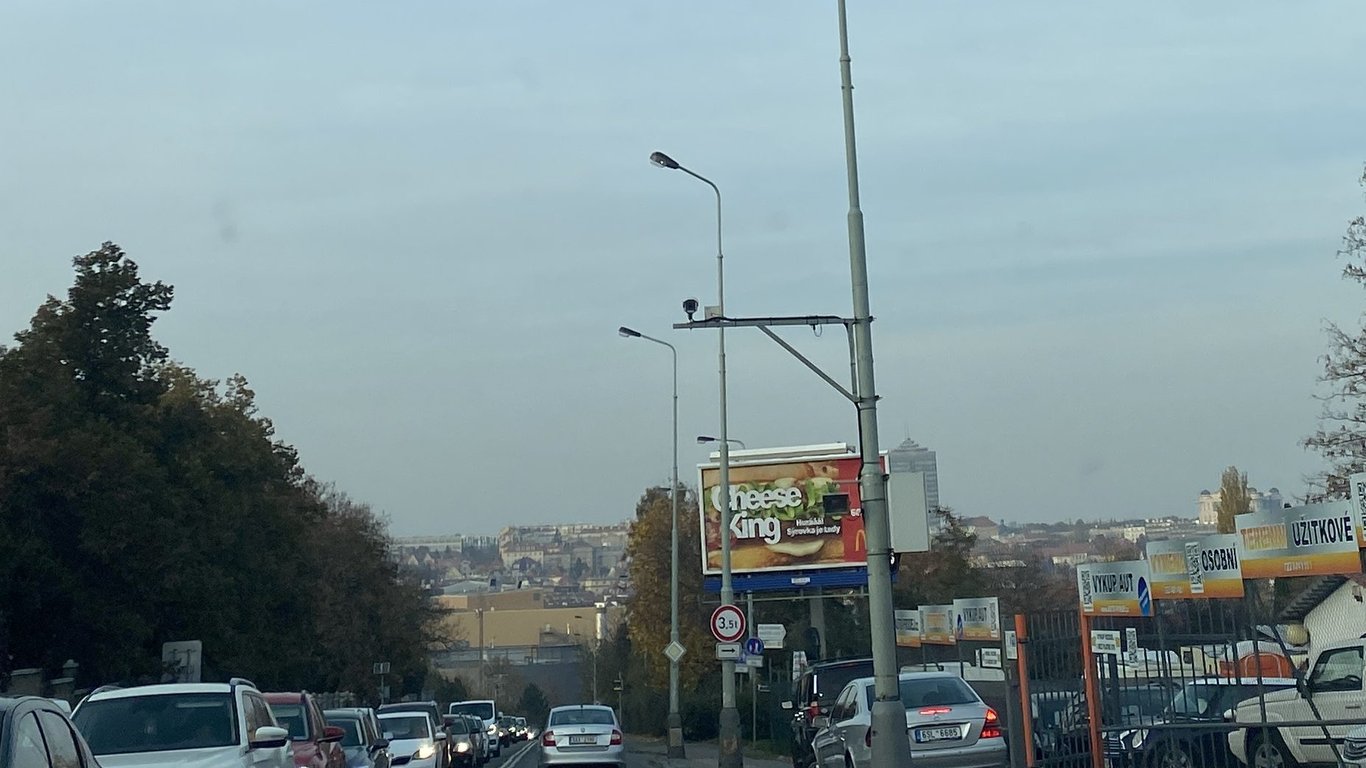 Brno musí mít to, co Praha, i když naštve tisíce řidičů. Spustí úsekové měření. Na 70 km/h, kde je 50 km/h, se bude jezdit 60 km/h