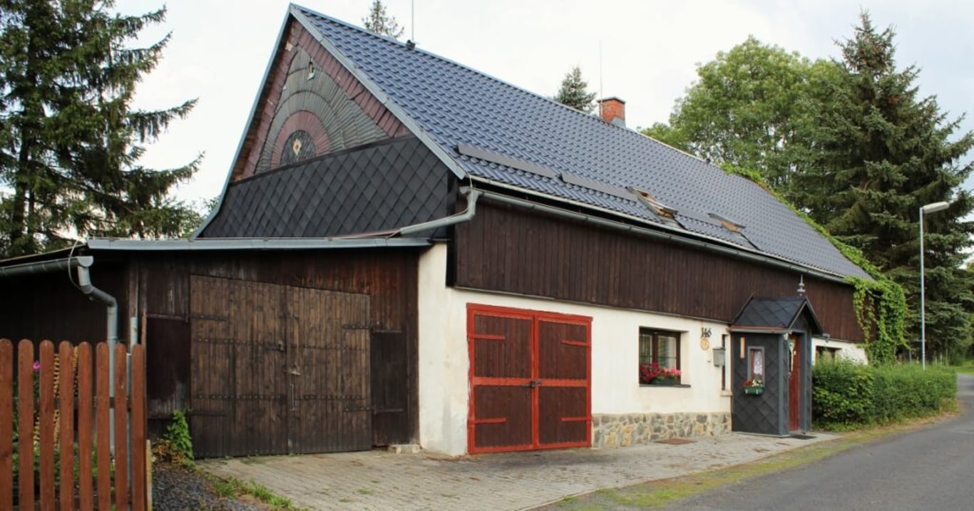 Manželé koupili dům, který jim prodejce odmítl ukázat. Když vstoupili dovnitř, málem je trefil šlak