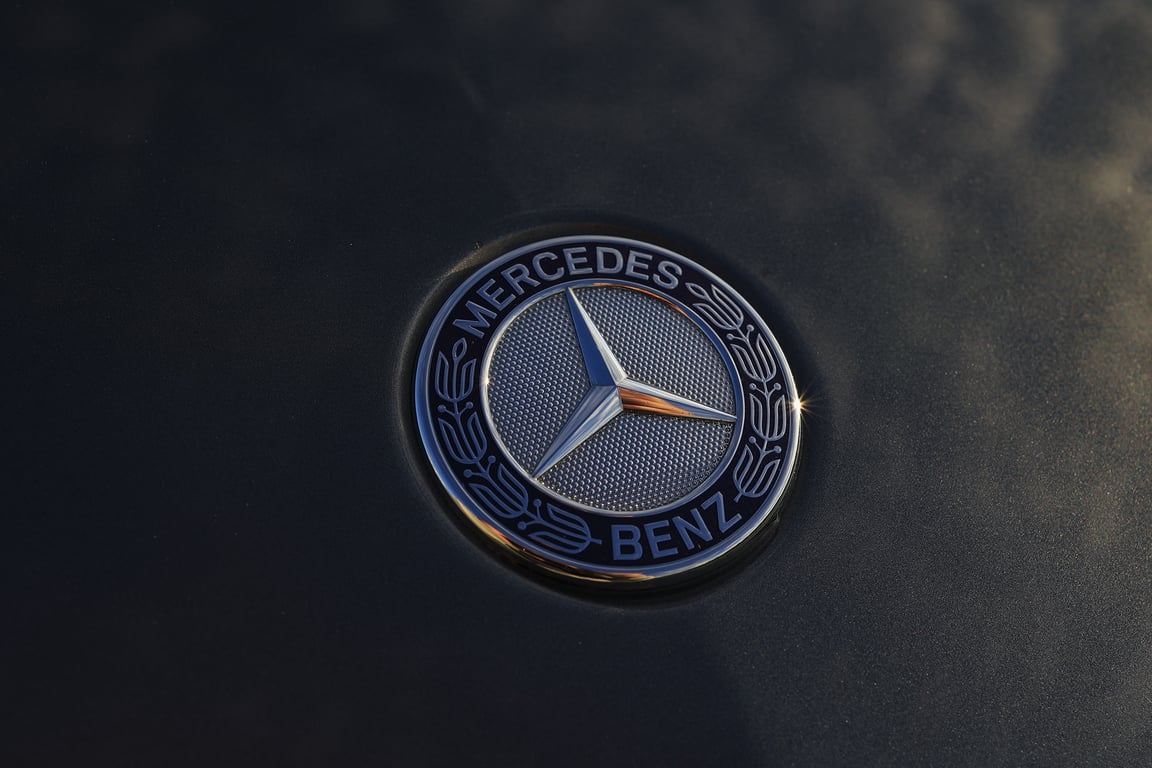 Mercedes-Benz a AliExpress? Zdánlivě absurdní spojení, které ale dává větší smysl, než by si jeden mohl myslet