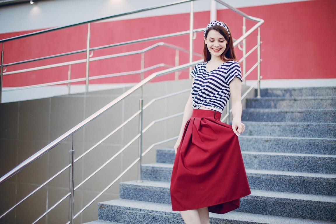 Trik s šaty ze Slovenska. Tohle dělaly už naše prababičky a teď se to vrací zpět do módy. Ubere vám i 10 kg v pase