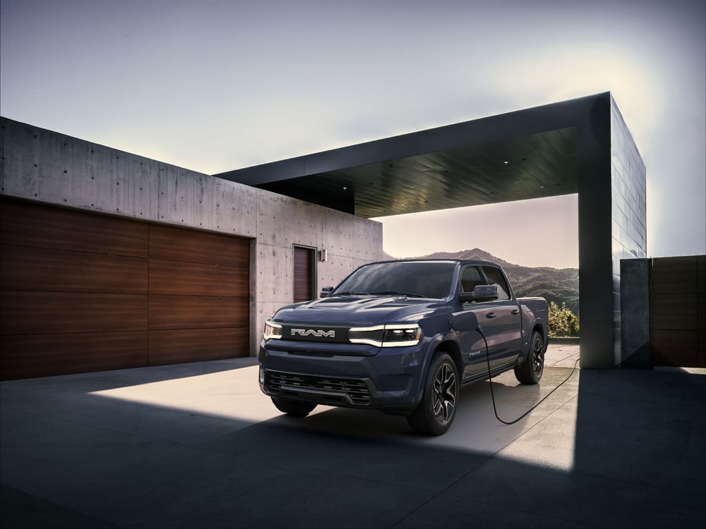 Šéf se vrátil a dějí se věci. RAM zařízl elektrický pick-up, nikdo ho nechce