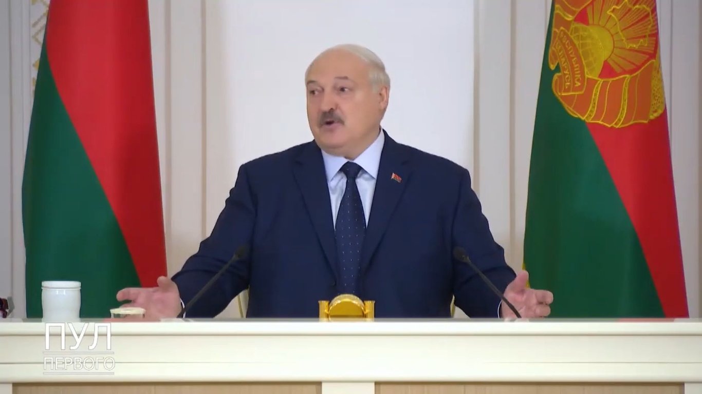 Diktátor Lukašenko vyhlásil válku kávě. "Zdržuje lidi od práce," horlí