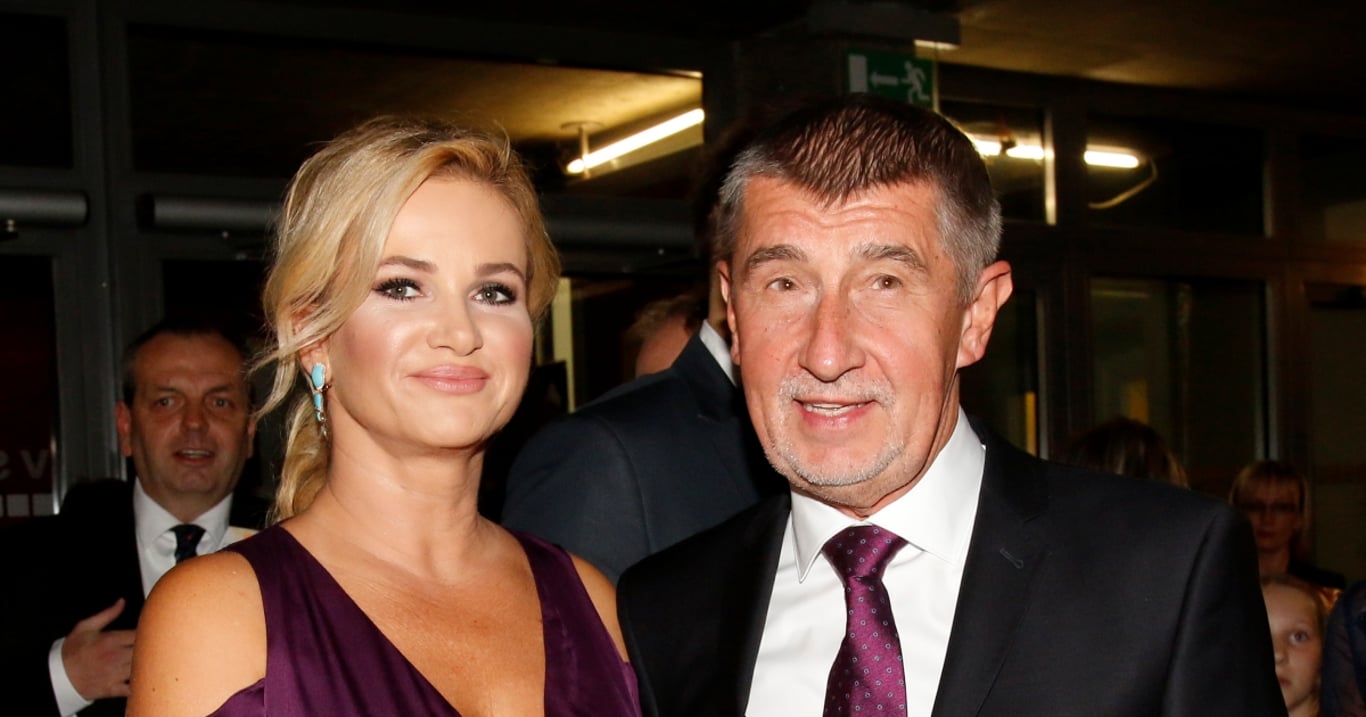 Monika Babišová opět po boku Andreje: Na slavnostním předávání vyznamenání se drželi za ruce