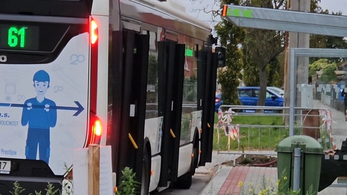 Zastávka, ke které nezajede autobus. Cestující z Prostějova řeší, kde se stala chyba