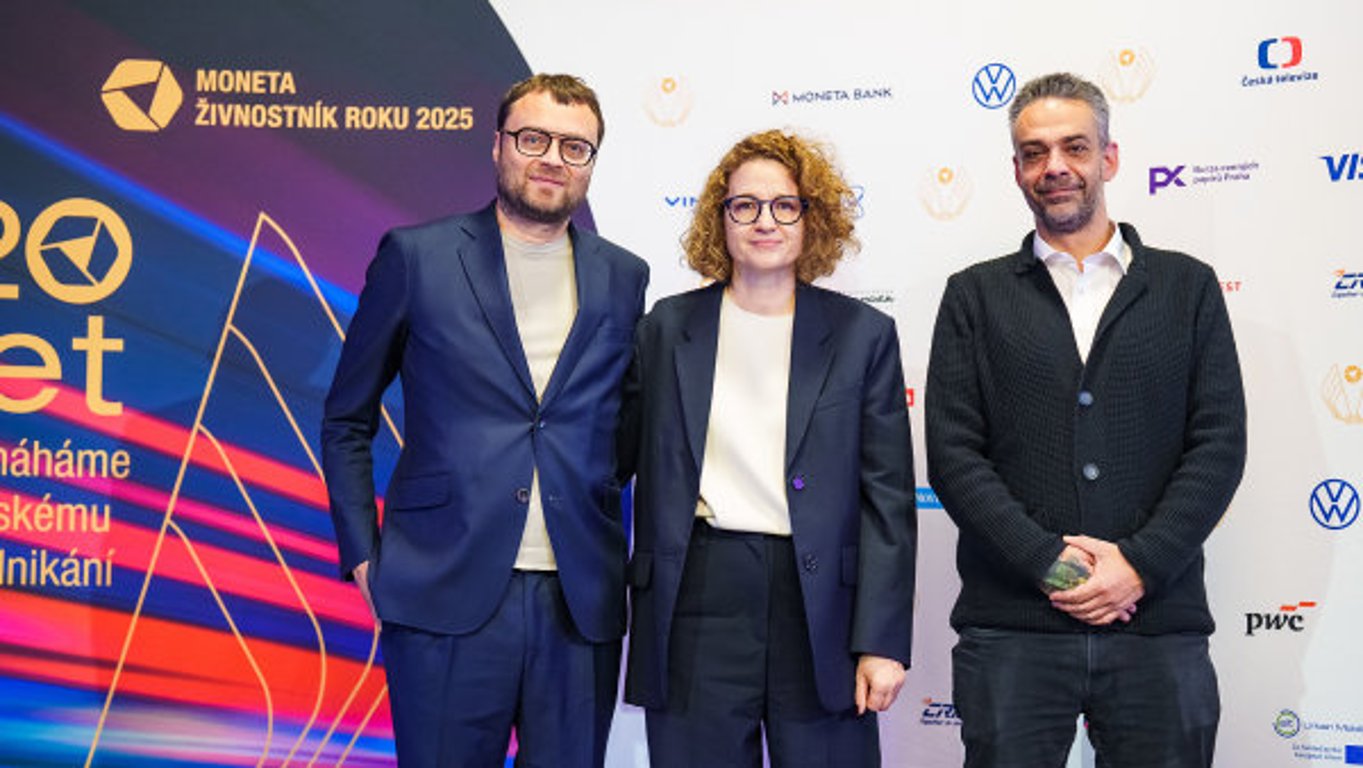 Firmou roku v Moravskoslezském kraji je výrobce designového nábytku, známější ve světě než v Česku. Živnostníkem pak street food srdcař
