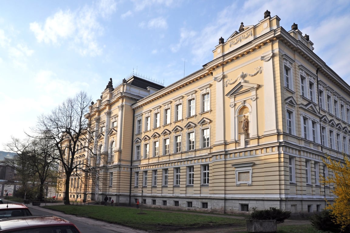 Jiráskův gympl v Náchodě dostane nový kabát. Čeká ho velká rekonstrukce