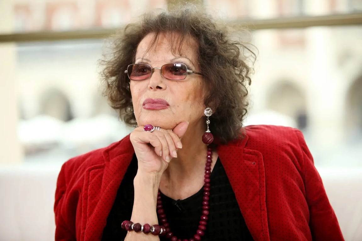Slavná česká zpěvačka jako dokonalá dvojnice Claudie Cardinale. Podívejte, co dokáže perfektní účes