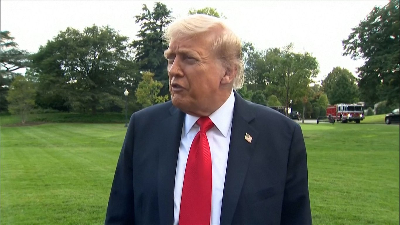 "Ať je Donbas rozříznutý tak, jak je." Trumpova nová otočka, teď zády k Zelenskému