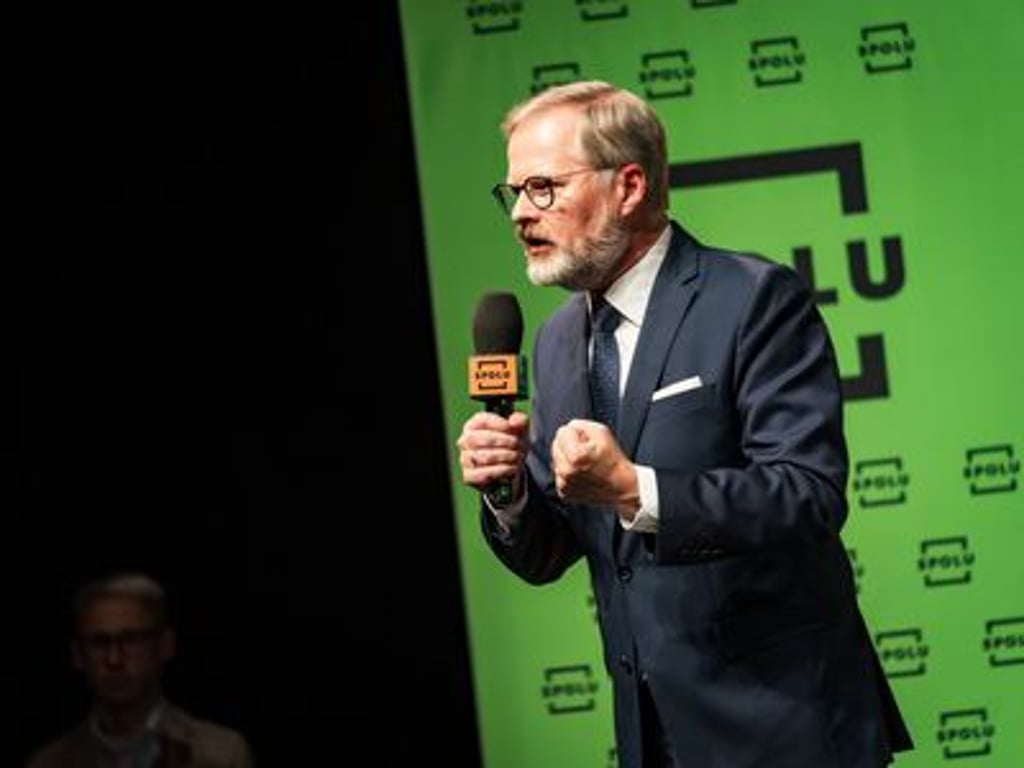 Ochranka premiéra Fialy čelí průšvihu. Řeší pokus o vloupání do auta, má rozbitá okna