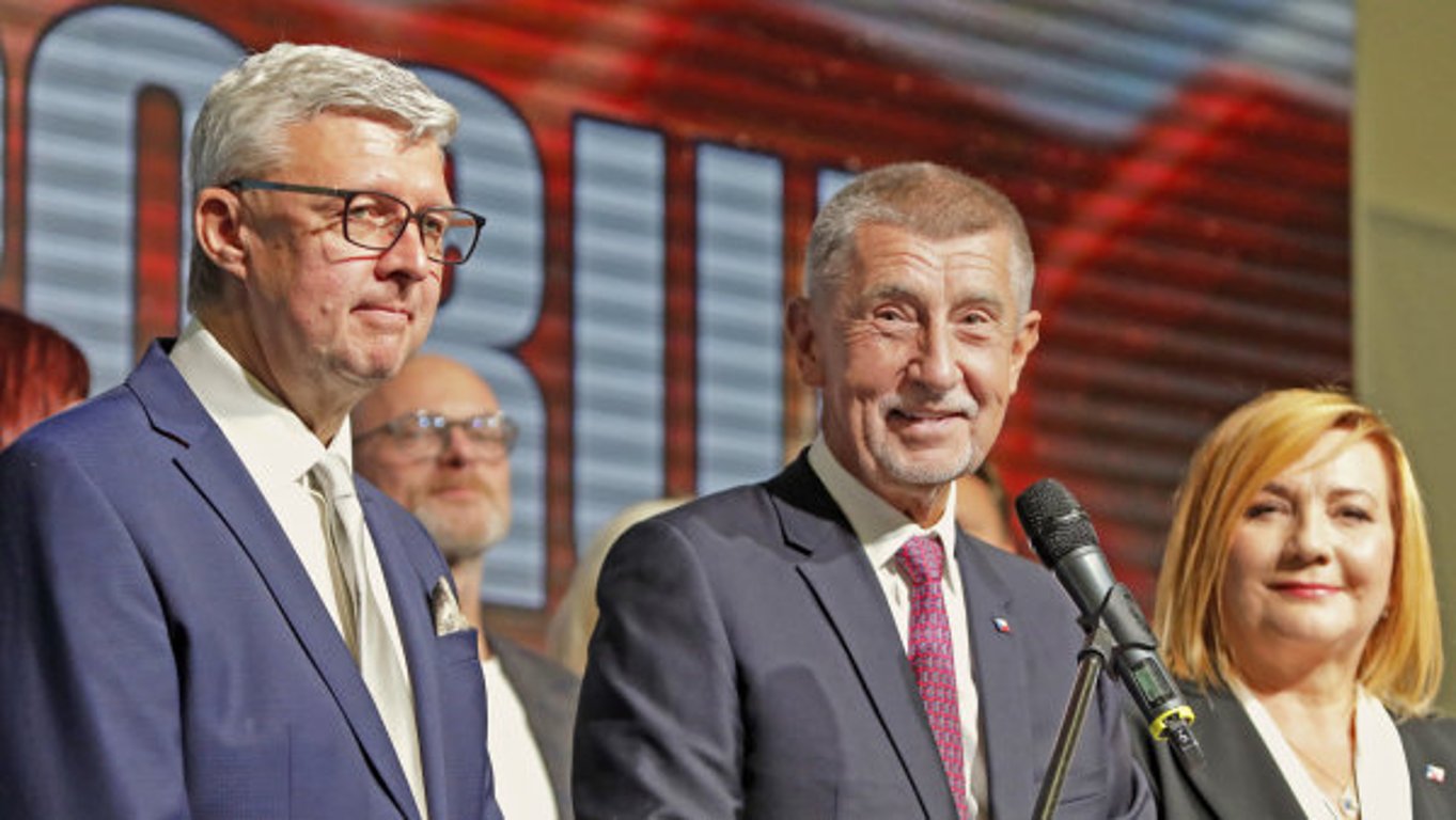 ANO, SPD a Motoristé představili návrh programového prohlášení. Slíbili zestátnit výrobu ČEZ a odmítnout emisní povolenky pro domácnosti