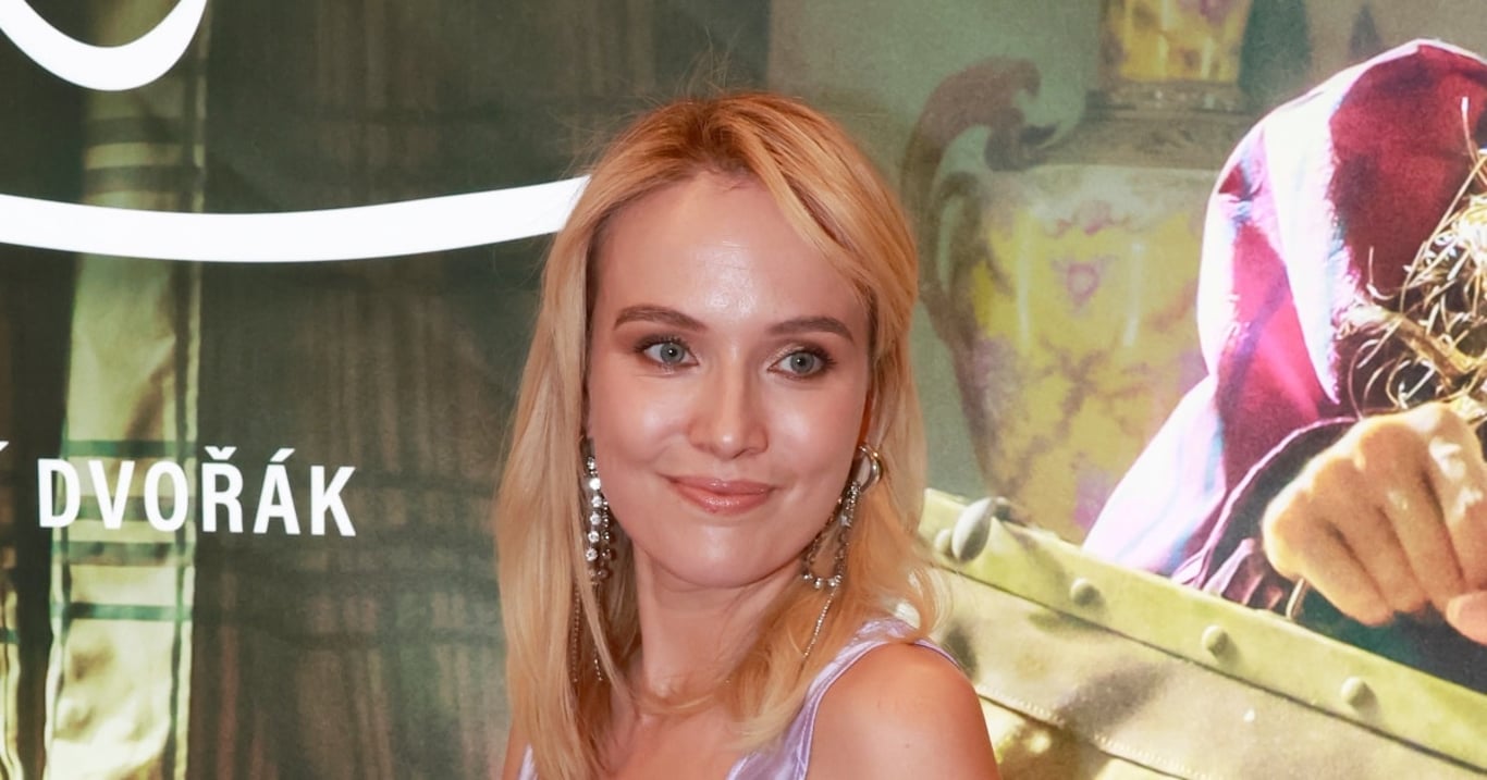 Tereza Ramba se toho nebojí: Bez podprsenky vynesla šaty, které mohou působit jako noční prádlo