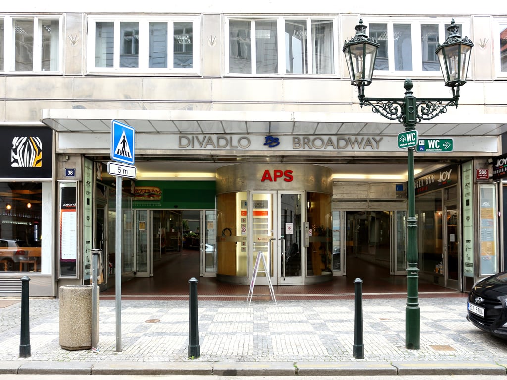 Palác Broadway je prodaný. Víme, za kolik