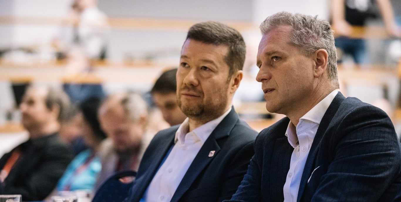 Úsměvy z Osvětimi, sionismus a Rusko. Zahraniční podpora pro SPD, Stačilo a spol.
