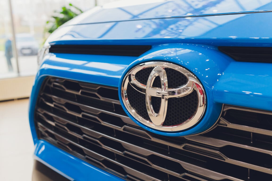 Češi chtějí levný elektromobil s dlouhým dojezdem. Toyota jim ho právě ukázala