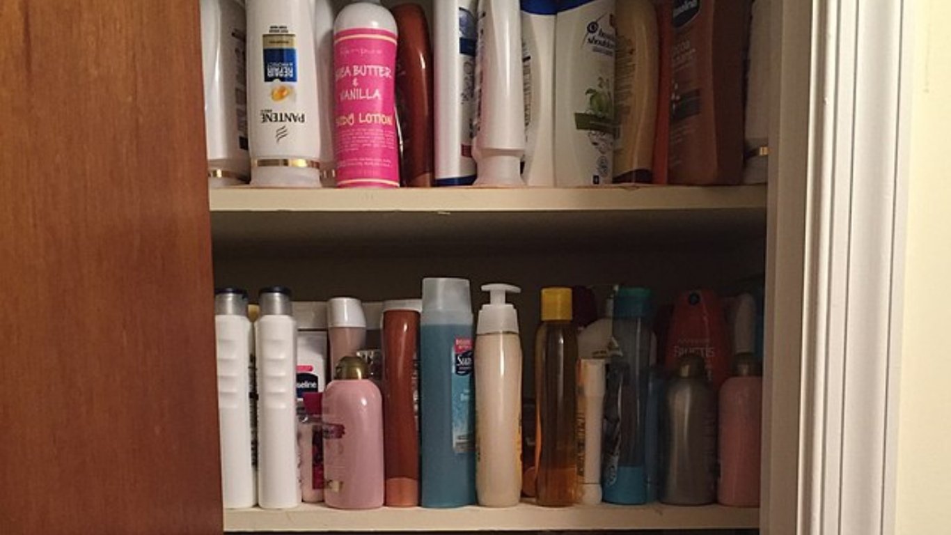 V Česku se prodával nebezpečný deodorant. Způsobuje zdravotní potíže, je lepší se ho co nejdříve zbavit
