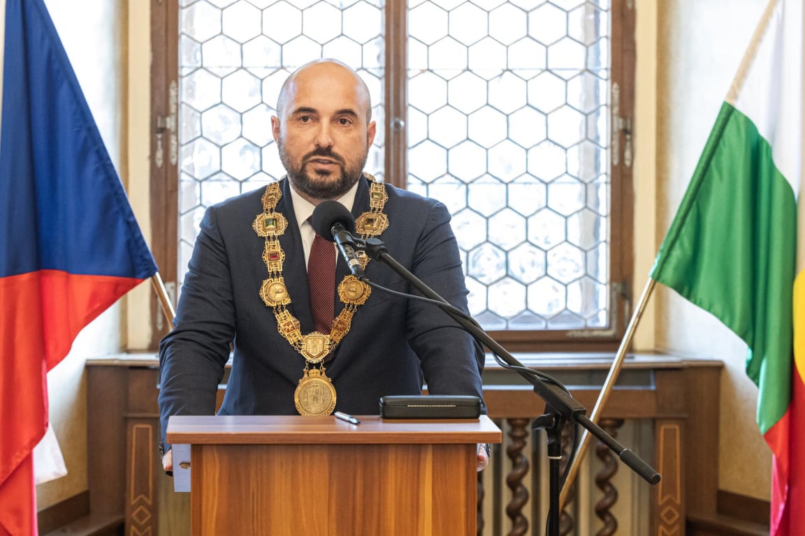 Primátor Plzně má zasahovat do plánů sousední obce, starostka se proti jeho tlaku ostře brání