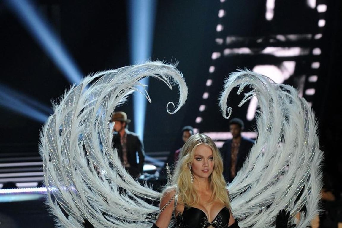 Andílci z minulosti: jak vypadaly přehlídky Victoria’s Secret od 90. let po dnešek