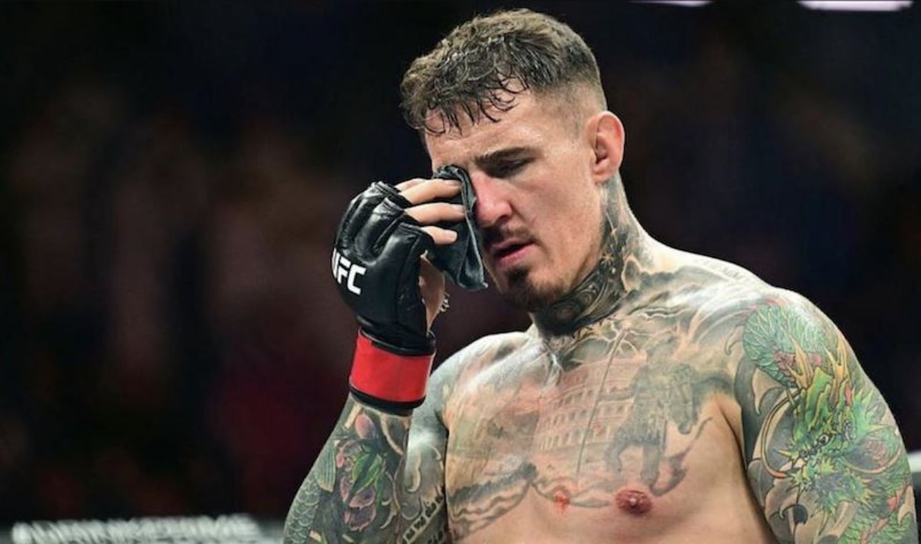 Titulová bitva na UFC 321 skončila katastrofou, Aspinall po píchnutí do oka nemohl pokračovat