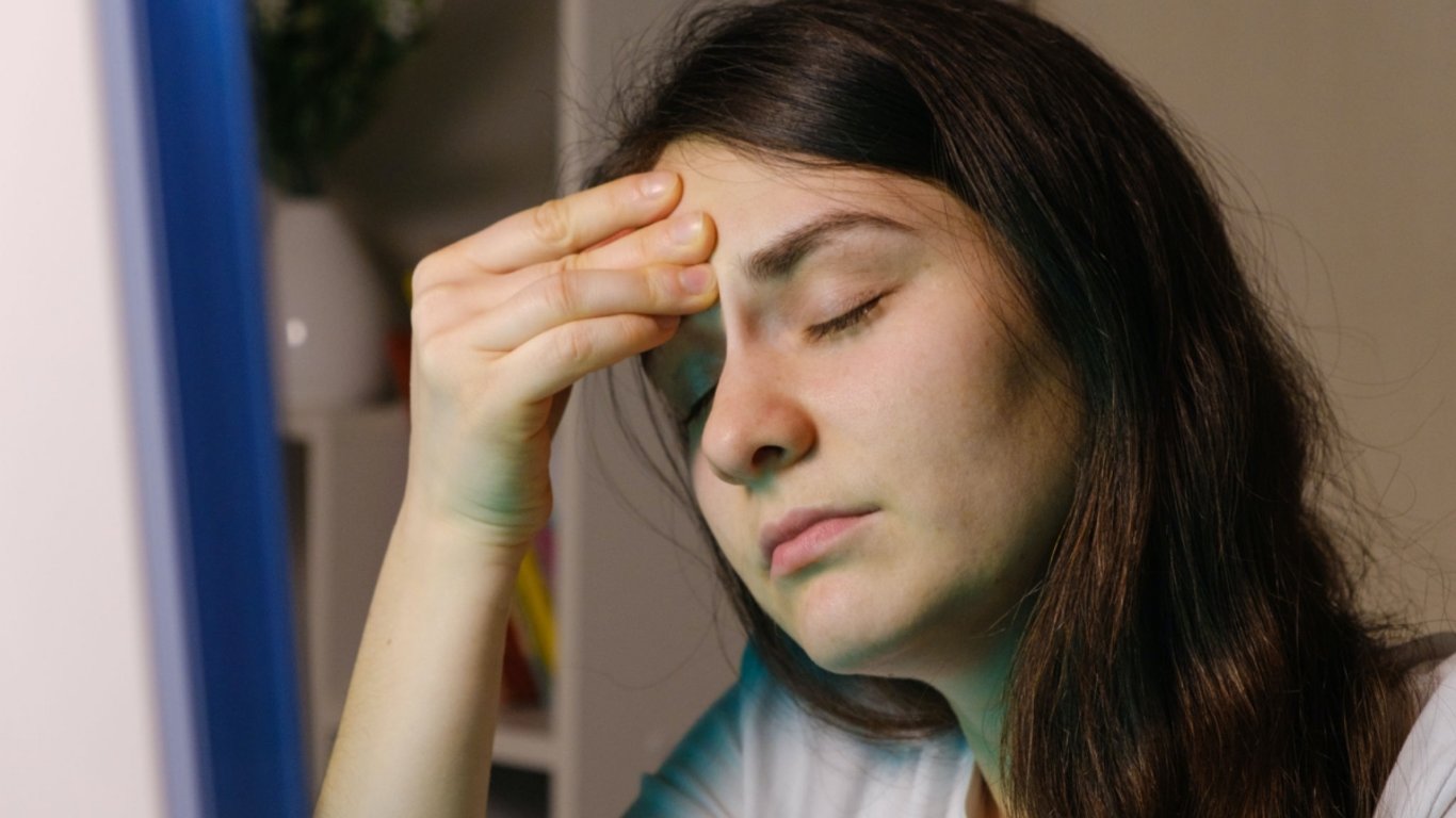 Časté bolesti hlavy nejsou jen nepříjemnost. Mohou upozorňovat na problém, který bez včasného řešení přeroste v něco horšího