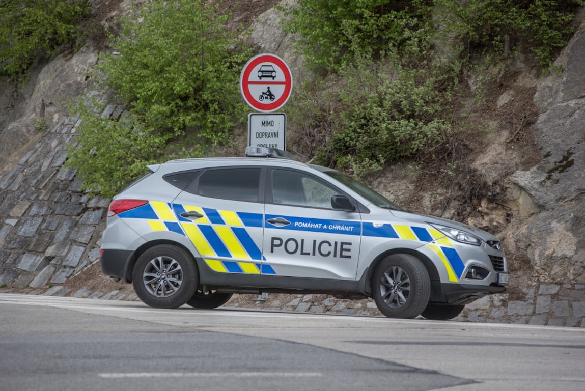 Trošku jsem pila, přiznala řidička. Přišla o řidičák, za chvíli bourala na rychlostce