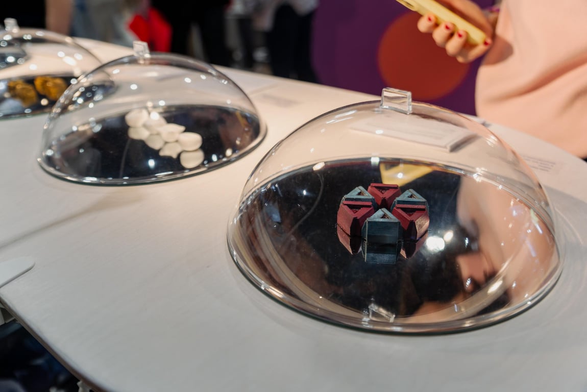 Designová sci-fi střelnice a prototypy pralinek, Sutnarka zaujala na Designbloku