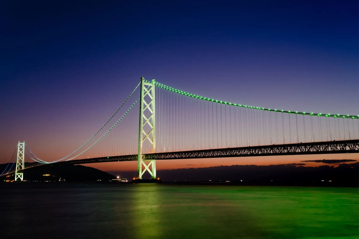 Japonský most Eshima Ohashi působí impozantně.