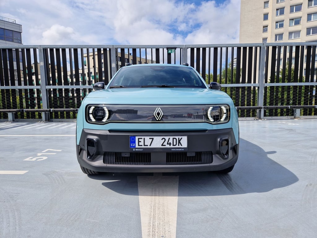 Renault má odvahu. Na operák je možné vzít elektromobil jen na měsíc a pak ho vrátit