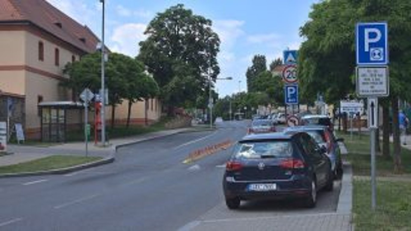 Kdo bude své auto nechávat venku na ulici, ten se už brzy nedoplatí. Ve hře jsou nové brutální poplatky za parkování