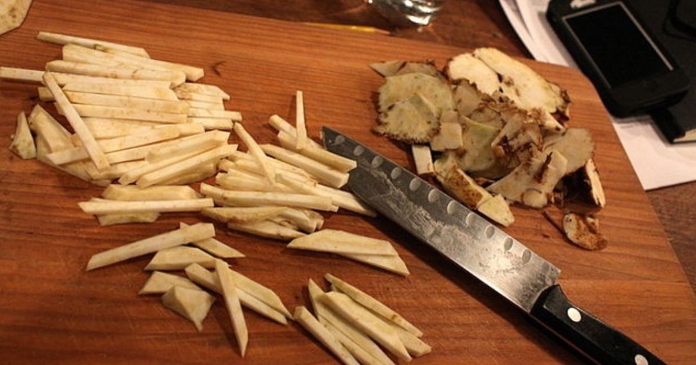 Kdo nejí celer, okrádá své tělo o zdraví. Málokterá zelenina dokáže vyřešit tolik problémů jako tento levný zázrak