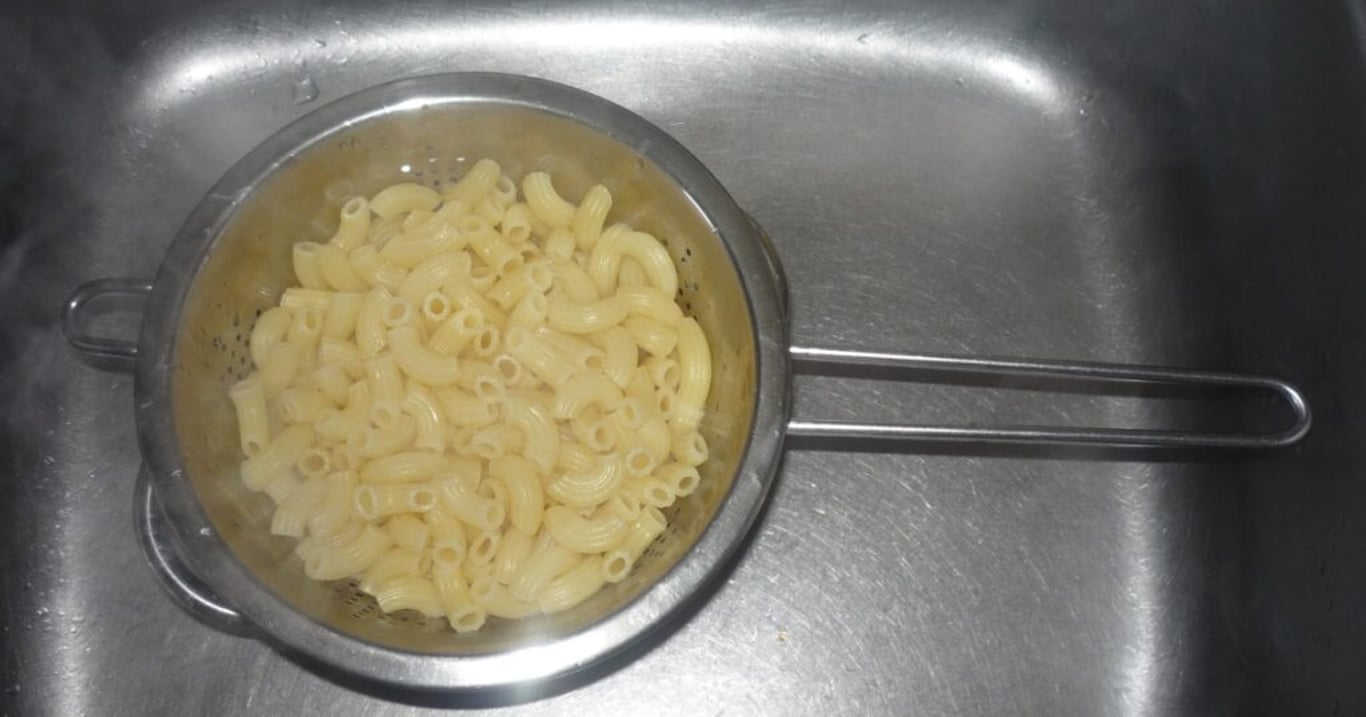 Během vaření těstovin dělá spousta Čechů tuto zásadní chybu, která může člověka stát zdraví