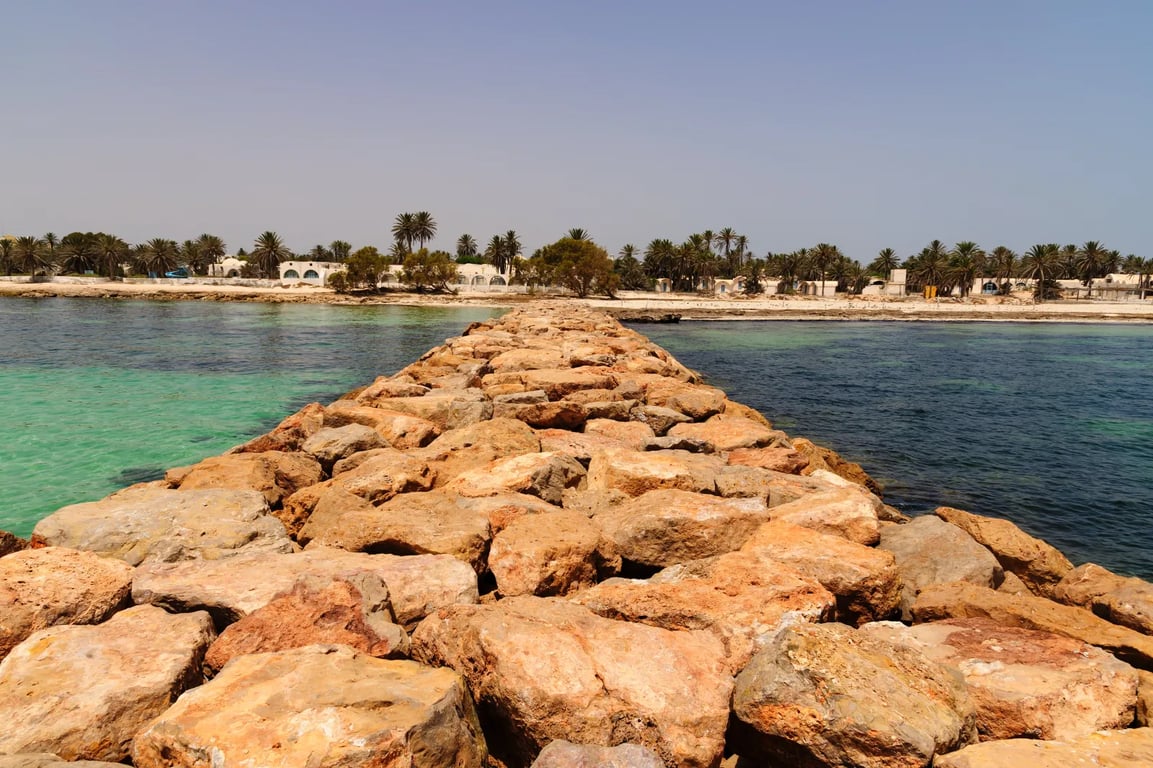 Češi teď jezdí sem: Vzduch 32 °C, moře 27 °C a ceny lepší než v Egyptě