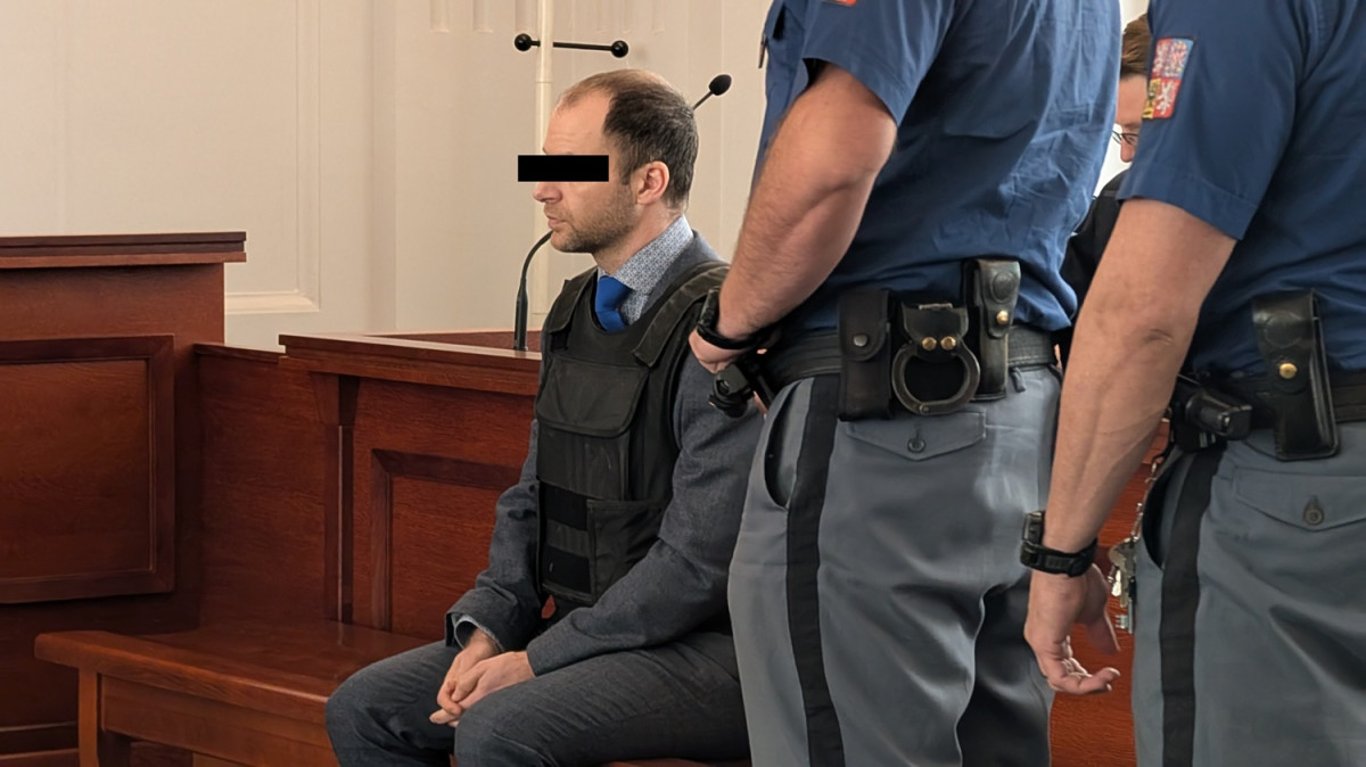 Žalobce chce minimálně 25 let vězení pro lékaře, který sekerou zavraždil milenku