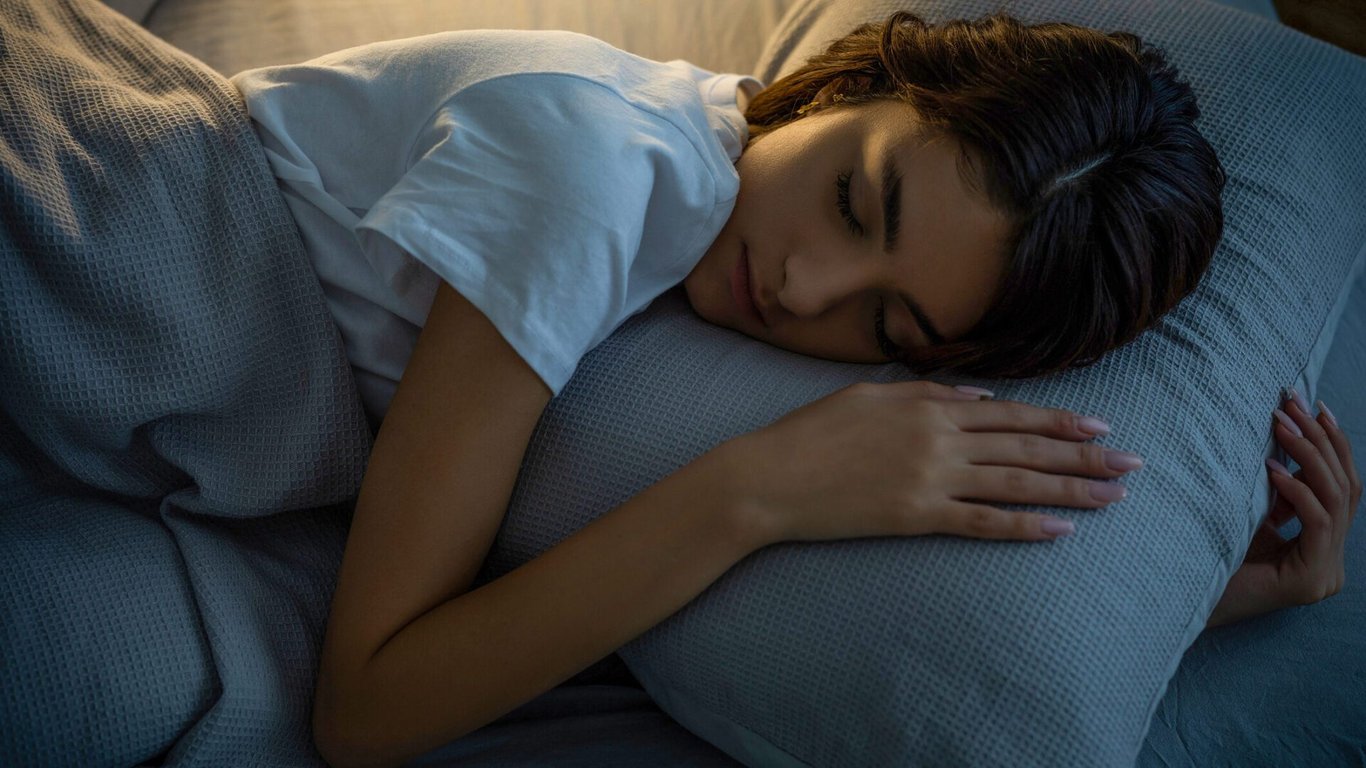 Spánek může ovlivňovat přibírání váhy.