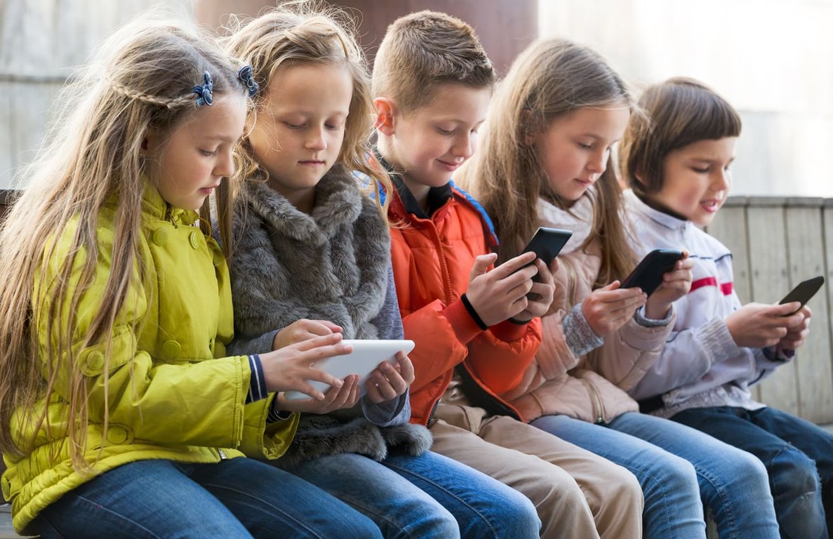 Úzkost mezi dětmi se mění v pandemii. Evropa chce zakročit proti sociálním sítím