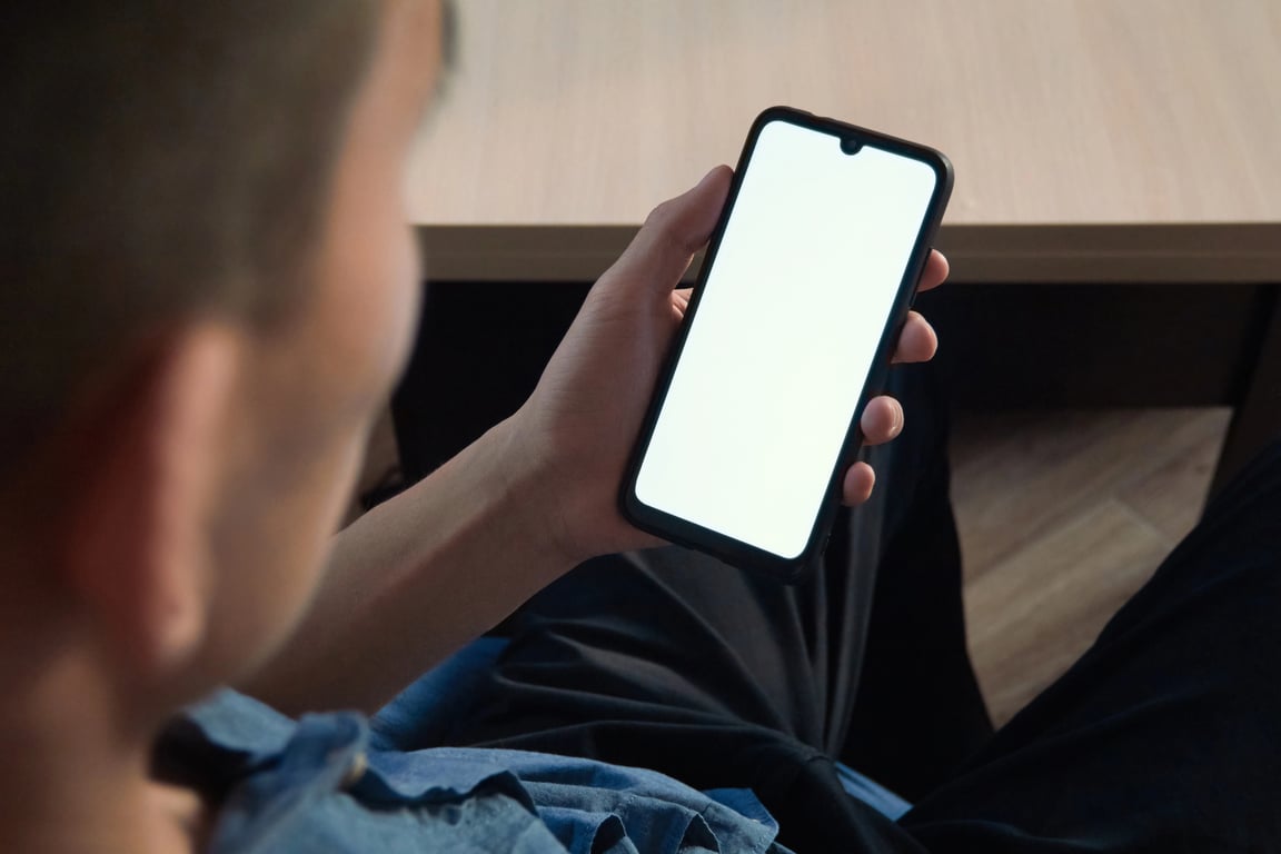 Máte iPhone a nedokážete napsat ani „ahoj“? Nejste sami
