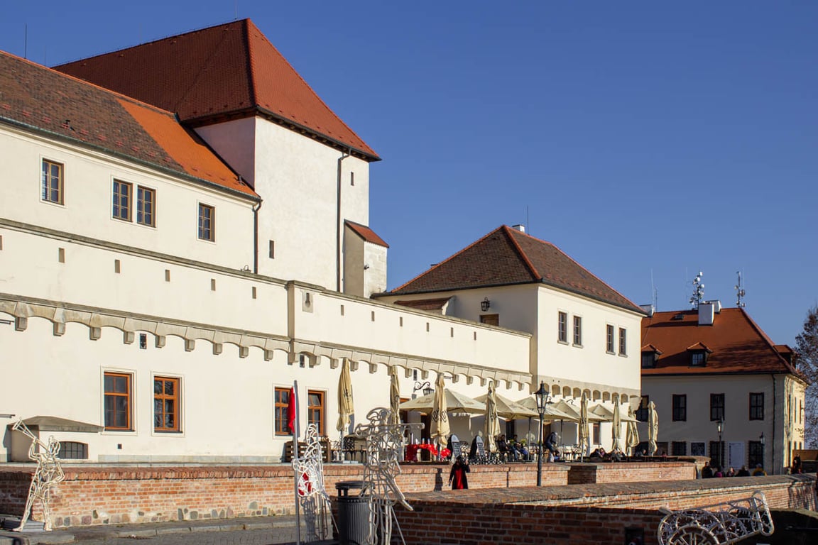 Déšť už by akce na Špilberku nekazil. Ve hře je zastřešení nádvoří