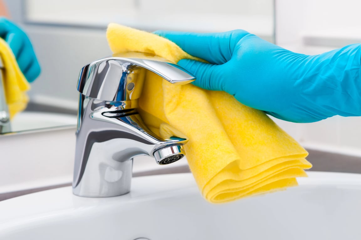 Vodní kámen vám ničí baterie? Tohle domácí řešení vás vyjde na pár korun