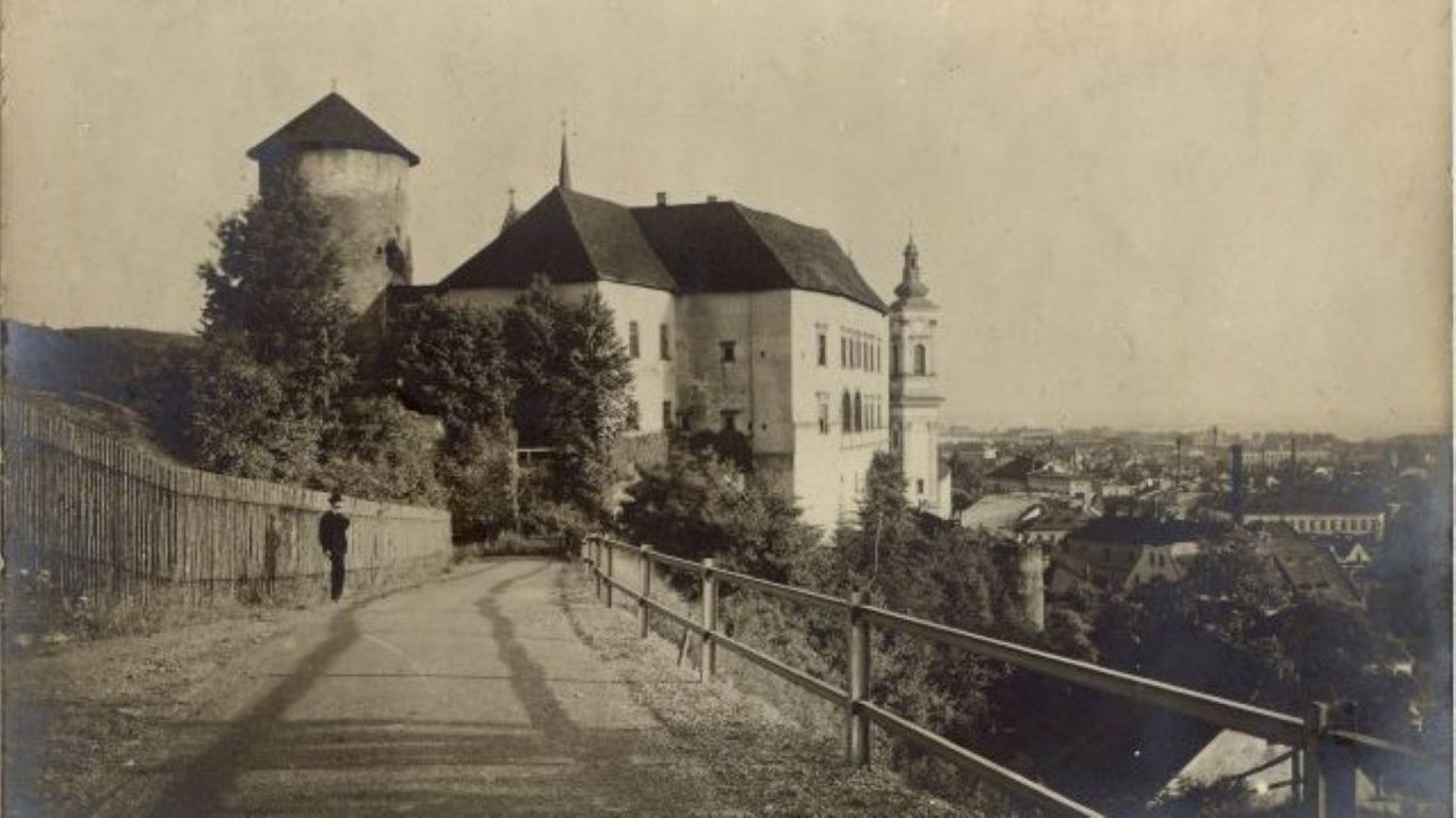 DRBNA HISTORIČKA: Šternberk si kníže přestavěl na středověký hrad s topením a výtahem