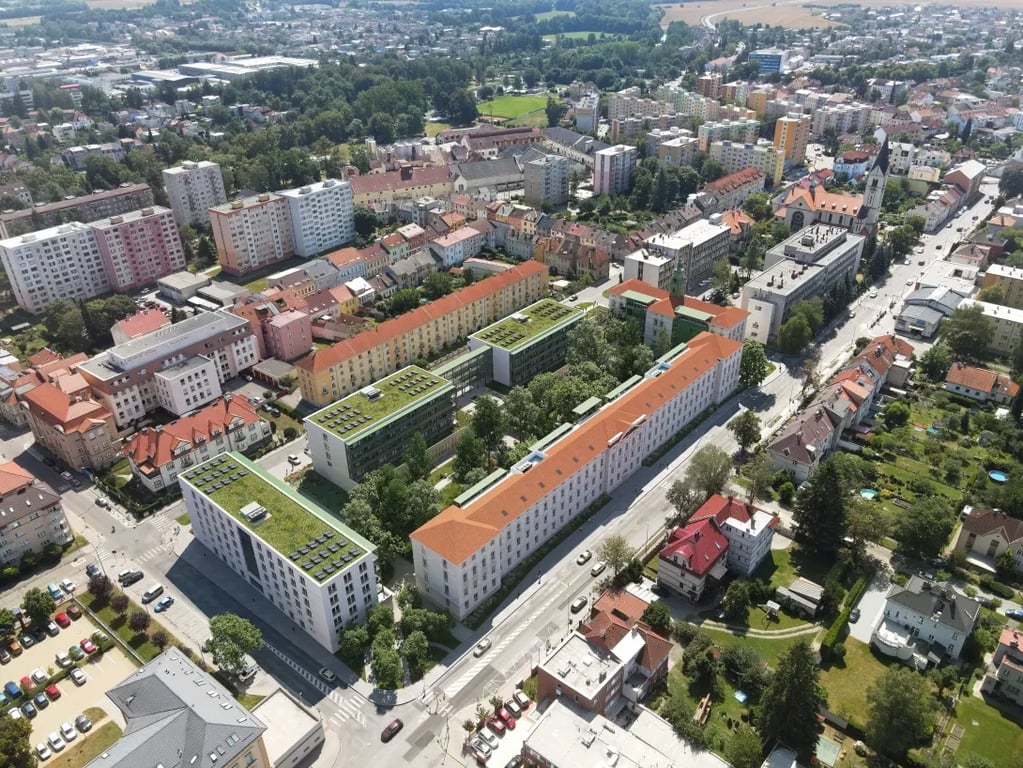 Přestavba bývalé vojenské nemocnice začala. Kraj investuje téměř dvě miliardy