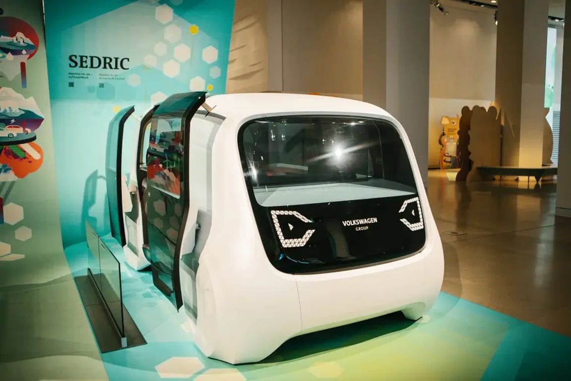 Zapomeňte na volant: Volkswagen ukázal revoluční koncepci ovládání auta očima