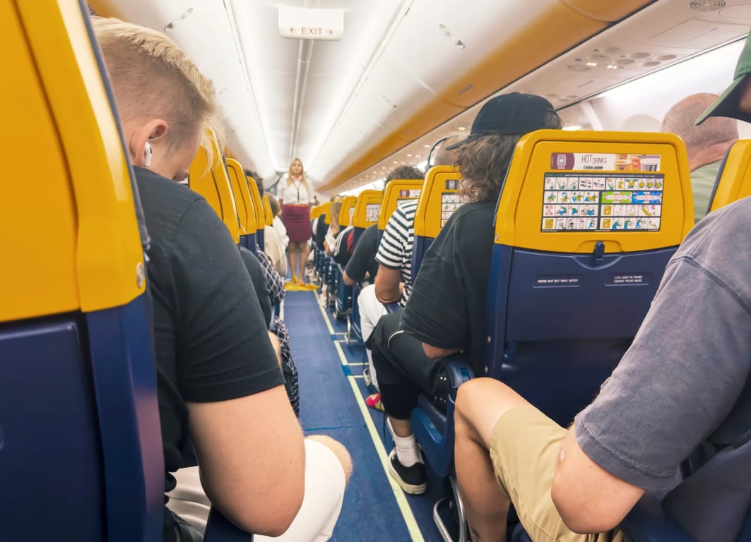 Letištní personál na to upozorňuje častěji. Kdo si nepřibalí tenisový míček, může litovat.
