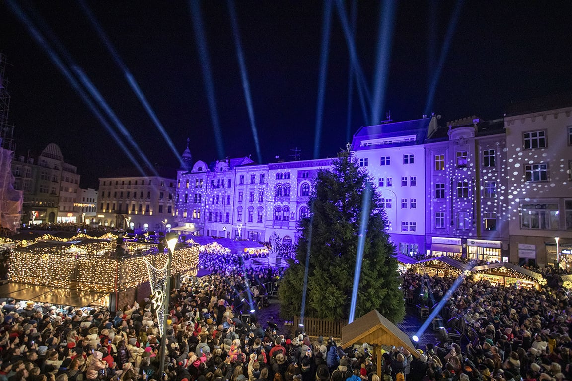 Pochoutky podle trendů i zářivá výzdoba. Vánoční trhy v Olomouci chystají novinky