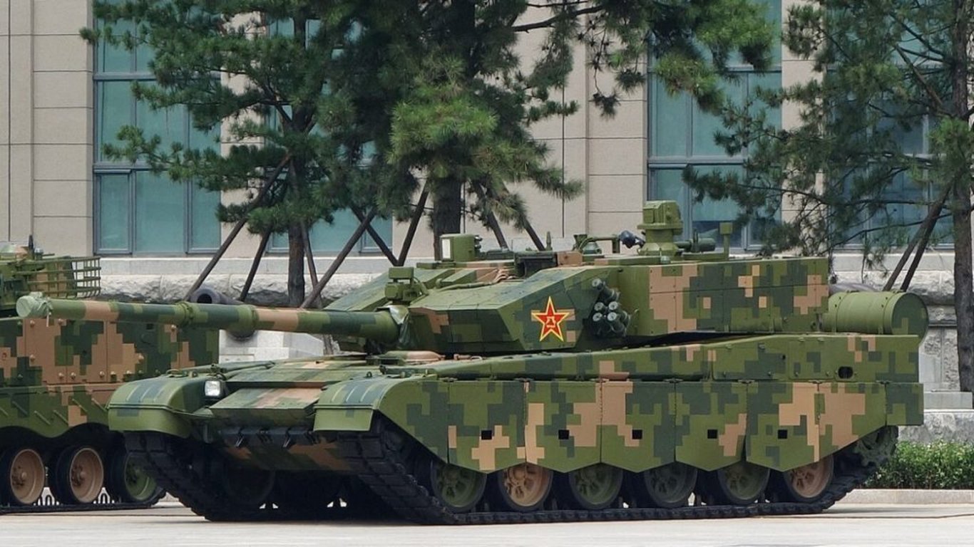 Boční pohled na čínský tank ZTZ-99A