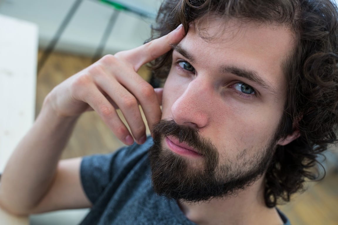 Psychologové odhalili, co znamená, když se vám někdo upřeně dívá do očí. Většina lidí to vůbec neví